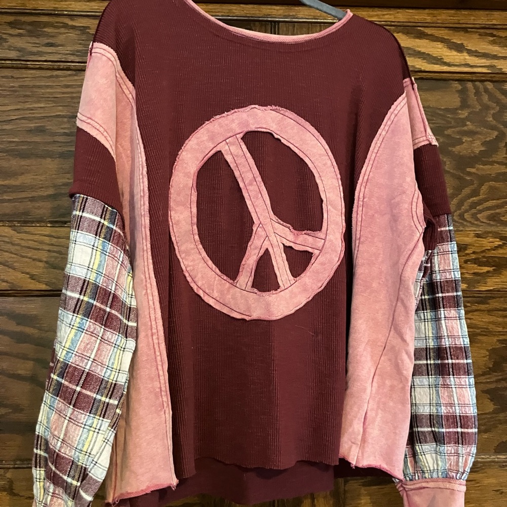 Easel Burgundy and Pink Peace Sign Top
